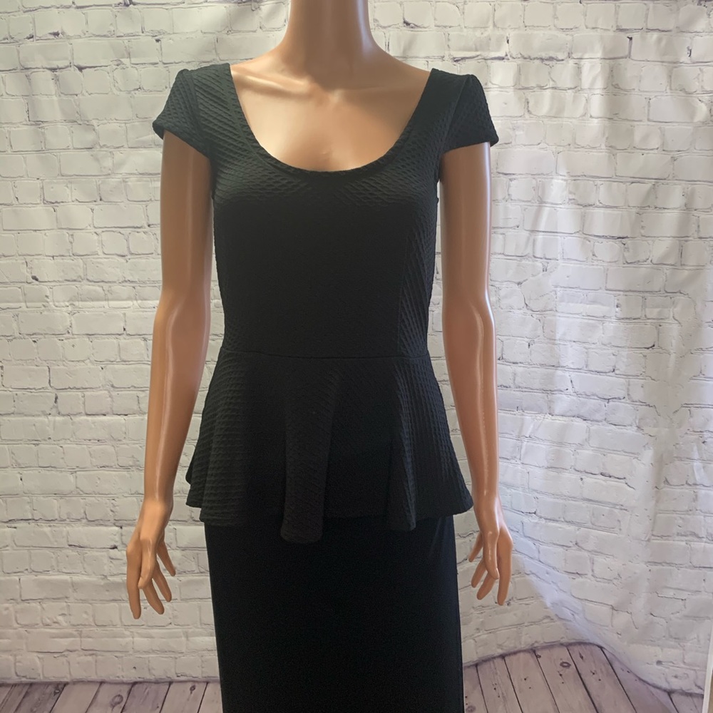 Signature 8 size small black peplum top with exposed back